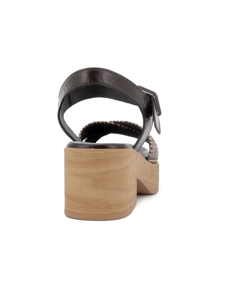 Sandalia piel y tiras con hebilla mujer marron