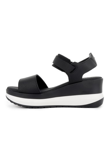 Sandalia piel vegana y textil con velcro plataforma mujer negro
