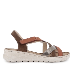 Sandalia piel tiras cruzadas y cuña baja velcro mujer marron