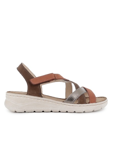 Sandalia piel tiras cruzadas y cuña baja velcro mujer marron