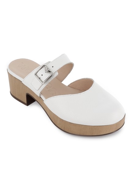 Zueco piel con hebilla y piso tipo madera mujer blanco