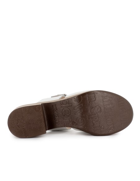 Zueco piel con hebilla y piso tipo madera mujer blanco