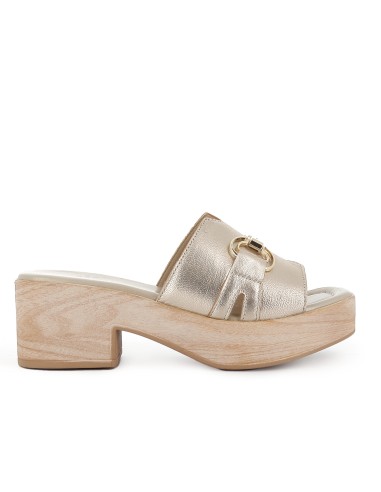 Zueco piel hebilla tacon ligero y plantilla comoda mujer dorado