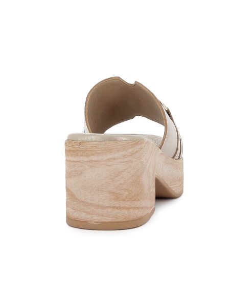 Zueco piel hebilla tacon ligero y plantilla comoda mujer dorado