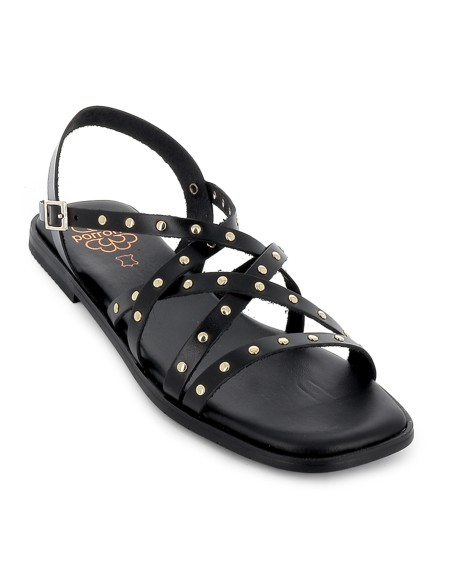 Sandalia piel tiras cruzadas con tachuelas plana mujer negra