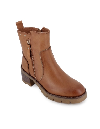 Bota piel lisa con tachas piso track y cremallera mujer camel
