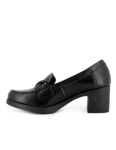 Mocasin piel napa tacon medio hebilla metal mujer negro