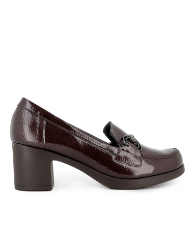 Mocasin piel charol tacon medio hebilla metal mujer marron