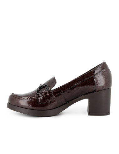 Mocasin piel charol tacon medio hebilla metal mujer marron