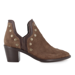 Botín piel lisa con aberturas y tachas para mujer tacon marron