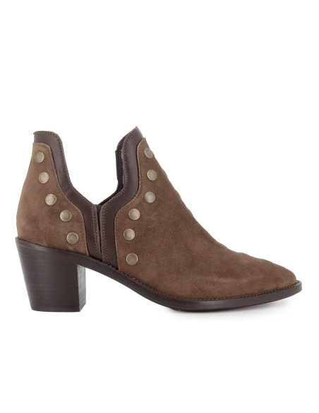 Botín piel lisa con aberturas y tachas para mujer tacon marron