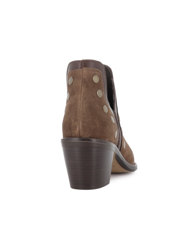 Botín piel lisa con aberturas y tachas para mujer tacon marron
