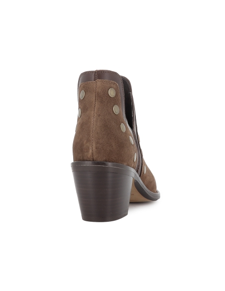 Botín piel lisa con aberturas y tachas para mujer tacon marron