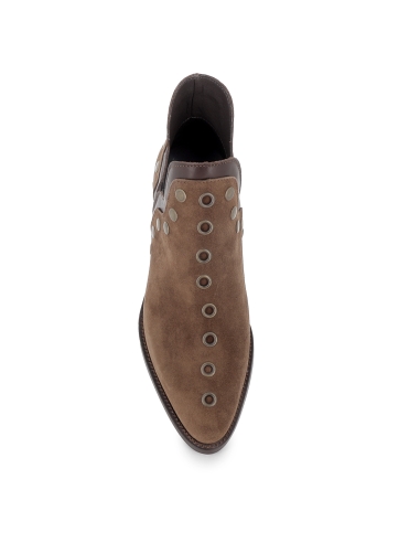 Botín piel lisa con aberturas y tachas para mujer tacon marron